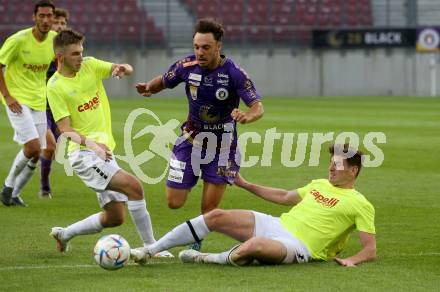 Fussball Testspiel. SK Austria Klagenfurt gegen Kaerntner Auswahl.  Simon Straudi (Austria Klagenfurt),  Noah Lupar (Auswahl). KLagenfurt, am 9.7.2022.
Foto: Kuess
---
pressefotos, pressefotografie, kuess, qs, qspictures, sport, bild, bilder, bilddatenbank