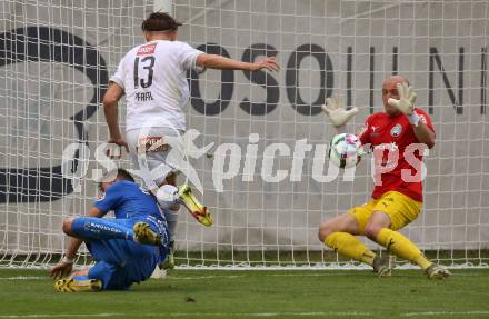 Fussball. OEFB Cup. SAK gegen Wiener Sport-Club. Hrvoje Jakovljevic, (SAK),  Lucas Pfaffl, Florian Proegelhof   (Wiener Sport-Club). Klagenfurt, 15.7.2022.
Foto: Kuess
---
pressefotos, pressefotografie, kuess, qs, qspictures, sport, bild, bilder, bilddatenbank