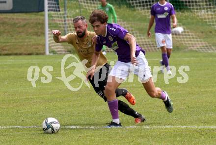 Fussball. Kaerntner Liga. Austria Klagenfurt Amat. gegen Koettmannsdorf.  Josip Pejic (Austria Klagenfurt Amat),  Patrick Rene Striednig
  (Koettmannsdorf). Brueckl, 23.7.2022.
Foto: Kuess
---
pressefotos, pressefotografie, kuess, qs, qspictures, sport, bild, bilder, bilddatenbank