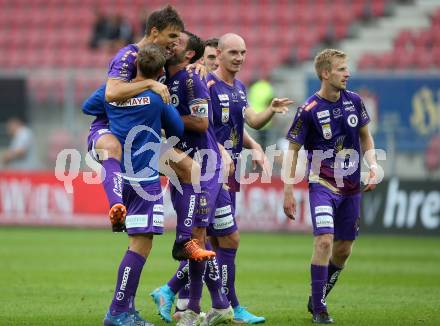 Fussball Bundesliga.  SK Austria Klagenfurt gegen SV Guntamatic Ried.  Jubel Thorsten Mahrer, Markus Pink, Christopher Wernitznig (Klagenfurt). Klagenfurt, am 13.8.2022. 
Foto: Kuess

---
pressefotos, pressefotografie, kuess, qs, qspictures, sport, bild, bilder, bilddatenbank