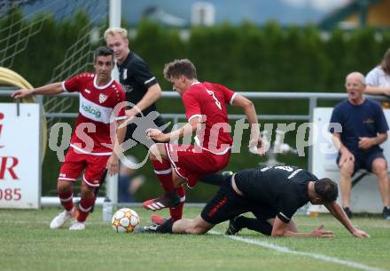 Fussball 2. Klasse C. St. Margarethen im Lavanttal gegen St. Paul.   Martin Mayerhofer (St.Margarethen),   Nico Julian Glanz, Aljosa Gluhovic (St. Paul).  St. Matgarethen, am 6.8.2022.
Foto: Kuess
---
pressefotos, pressefotografie, kuess, qs, qspictures, sport, bild, bilder, bilddatenbank