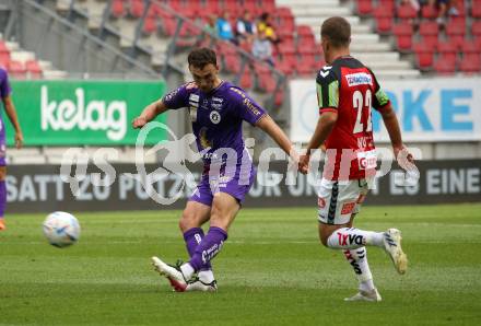 Fussball Bundesliga.  SK Austria Klagenfurt gegen SV Guntamatic Ried. Andrew Irving,  (Klagenfurt), Stefan Nutz   (Ried). Klagenfurt, am 13.8.2022. 
Foto: Kuess

---
pressefotos, pressefotografie, kuess, qs, qspictures, sport, bild, bilder, bilddatenbank