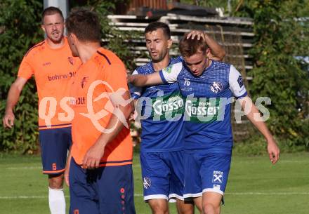 Fussball. Unterliga West. Dellach Gail gegen Penk.  Torjubel Samir Nuhanovic, Fabio Revelant  (Dellach). Dellach im Gailtal, am 14.8.2022.
Foto: Kuess
---
pressefotos, pressefotografie, kuess, qs, qspictures, sport, bild, bilder, bilddatenbank