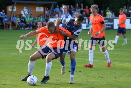 Fussball. Unterliga West. Dellach Gail gegen Penk.  Samir Nuhanovic  (Dellach),   Bernhard Marktl (Penk). Dellach im Gailtal, am 14.8.2022.
Foto: Kuess
---
pressefotos, pressefotografie, kuess, qs, qspictures, sport, bild, bilder, bilddatenbank