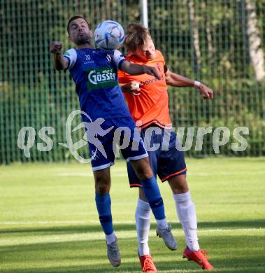 Fussball. Unterliga West. Dellach Gail gegen Penk.  Samir Nuhanovic  (Dellach),  Florian Lukas Fuchs   (Penk). Dellach im Gailtal, am 14.8.2022.
Foto: Kuess
---
pressefotos, pressefotografie, kuess, qs, qspictures, sport, bild, bilder, bilddatenbank