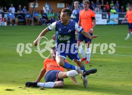 Fussball. Unterliga West. Dellach Gail gegen Penk.  Samir Nuhanovic  (Dellach),   Bernhard Marktl (Penk). Dellach im Gailtal, am 14.8.2022.
Foto: Kuess
---
pressefotos, pressefotografie, kuess, qs, qspictures, sport, bild, bilder, bilddatenbank