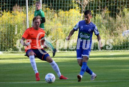 Fussball. Unterliga West. Dellach Gail gegen Penk.  Samir Nuhanovic  (Dellach),  Florian Lukas Fuchs   (Penk). Dellach im Gailtal, am 14.8.2022.
Foto: Kuess
---
pressefotos, pressefotografie, kuess, qs, qspictures, sport, bild, bilder, bilddatenbank