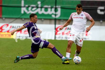 Fussball Bundesliga.  SK Austria Klagenfurt gegen FK Austria Wien.   Andrew Irving,  (Klagenfurt),   Manfred Fischer (Wien). Klagenfurt, am 28.8.2022. 
Foto: Kuess

---
pressefotos, pressefotografie, kuess, qs, qspictures, sport, bild, bilder, bilddatenbank