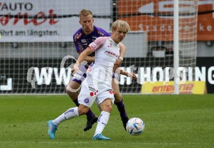 Fussball Bundesliga.  SK Austria Klagenfurt gegen FK Austria Wien.  Christopher Cvetko, (Klagenfurt),  Matthias Braunoeder    (Wien). Klagenfurt, am 28.8.2022. 
Foto: Kuess

---
pressefotos, pressefotografie, kuess, qs, qspictures, sport, bild, bilder, bilddatenbank