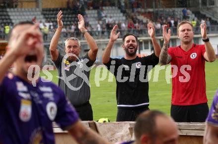 Fussball Bundesliga.  WAC gegen SK Austria Klagenfurt. Jubel Trainer Peter Pacult, Sandro Zakany, Co-Trainer Martin Lassnig  (Klagenfurt). Wolfsberg, am 4.9..2022. 
Foto: Kuess

---
pressefotos, pressefotografie, kuess, qs, qspictures, sport, bild, bilder, bilddatenbank