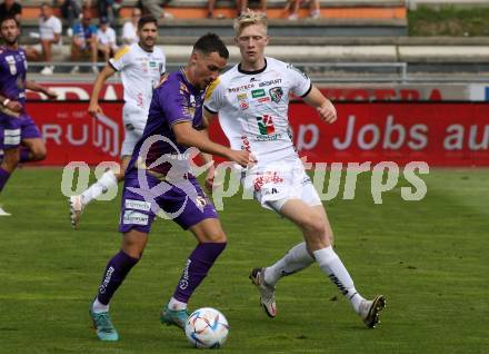 Fussball Bundesliga.  WAC gegen SK Austria Klagenfurt.  Raphael Schifferl, (WAC),    Sinan Karweina  (Klagenfurt). Wolfsberg, am 4.9..2022. 
Foto: Kuess

---
pressefotos, pressefotografie, kuess, qs, qspictures, sport, bild, bilder, bilddatenbank