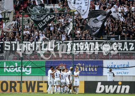 Fussball Bundesliga.  SK Austria Klagenfurt gegen SK Puntigamer Sturm Graz.   Torjubel, FAns  (Graz). Klagenfurt, am 11.9..2022. 
Foto: Kuess

---
pressefotos, pressefotografie, kuess, qs, qspictures, sport, bild, bilder, bilddatenbank