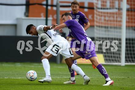 Fussball Bundesliga.  SK Austria Klagenfurt gegen SK Puntigamer Sturm Graz.  Andrew Irving,   (Klagenfurt),  Manprit Sarkaria (Graz). Klagenfurt, am 11.9..2022. 
Foto: Kuess

---
pressefotos, pressefotografie, kuess, qs, qspictures, sport, bild, bilder, bilddatenbank