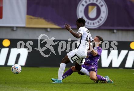 Fussball Bundesliga.  SK Austria Klagenfurt gegen SK Puntigamer Sturm Graz.   Sinan Karweina,  (Klagenfurt),  Amadou Dante (Graz). Klagenfurt, am 11.9..2022. 
Foto: Kuess

---
pressefotos, pressefotografie, kuess, qs, qspictures, sport, bild, bilder, bilddatenbank