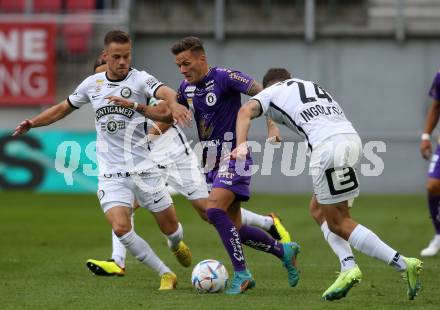 Fussball Bundesliga.  SK Austria Klagenfurt gegen SK Puntigamer Sturm Graz.  Florian Rieder,   (Klagenfurt),  Sandro Ingolitsch (Graz). Klagenfurt, am 11.9..2022. 
Foto: Kuess

---
pressefotos, pressefotografie, kuess, qs, qspictures, sport, bild, bilder, bilddatenbank