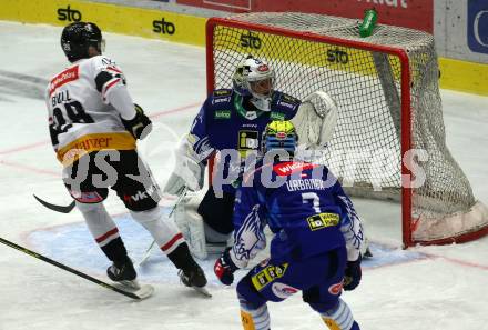 EBEL. Eishockey Bundesliga. VSV gegen BEMER Pioneers Vorarlberg.  Jean Philippe Lamoureux, Martin Urbanek,  (VSV), Christian Bull  (Vorarlberg). Villach, am 22.92022.
Foto: Kuess
www.qspictures.net
---
pressefotos, pressefotografie, kuess, qs, qspictures, sport, bild, bilder, bilddatenbank