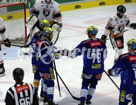 EBEL. Eishockey Bundesliga. VSV gegen BEMER Pioneers Vorarlberg.  Torjubel Elias Jeronimo Wallenta, Felix Maxa (VSV). Villach, am 22.92022.
Foto: Kuess
www.qspictures.net
---
pressefotos, pressefotografie, kuess, qs, qspictures, sport, bild, bilder, bilddatenbank