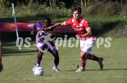 Fussball Testspiel. SK Austria Klagenfurt gegen GAK.  Solomon Bonnah (Klagenfurt),  Paolo Jager (GAK). St. Michael im Lavanttal, am 23.9.2022.
Foto: Kuess
---
pressefotos, pressefotografie, kuess, qs, qspictures, sport, bild, bilder, bilddatenbank