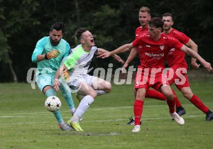 Fussball. Kaerntner Liga. Atus Ferlach gegen SV Feldkirchen.  Florian Heindl, Alexander Weiss  (Ferlach),   Bajro Besic  (Feldkirchen). Ferlach, 24.9.2022.
Foto: Kuess
---
pressefotos, pressefotografie, kuess, qs, qspictures, sport, bild, bilder, bilddatenbank