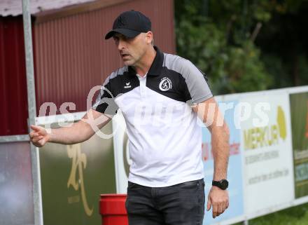 Fussball. Kaerntner Liga. Atus Ferlach gegen SV Feldkirchen. Trainer Stefan Pusterhofer  (Feldkirchen). Ferlach, 24.9.2022.
Foto: Kuess
---
pressefotos, pressefotografie, kuess, qs, qspictures, sport, bild, bilder, bilddatenbank