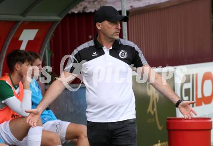 Fussball. Kaerntner Liga. Atus Ferlach gegen SV Feldkirchen. Trainer Stefan Pusterhofer    (Feldkirchen). Ferlach, 24.9.2022.
Foto: Kuess
---
pressefotos, pressefotografie, kuess, qs, qspictures, sport, bild, bilder, bilddatenbank