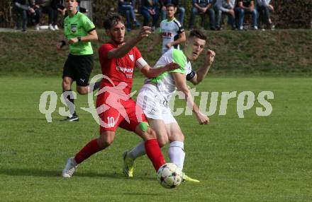 Fussball. Kaerntner Liga. Atus Ferlach gegen SV Feldkirchen.   Petar Maric (Ferlach),    Bajro Besic (Feldkirchen). Ferlach, 24.9.2022.
Foto: Kuess
---
pressefotos, pressefotografie, kuess, qs, qspictures, sport, bild, bilder, bilddatenbank