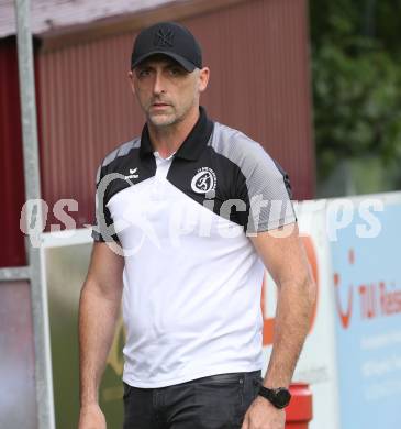 Fussball. Kaerntner Liga. Atus Ferlach gegen SV Feldkirchen.  Trainer Stefan Pusterhofer   (Feldkirchen). Ferlach, 24.9.2022.
Foto: Kuess
---
pressefotos, pressefotografie, kuess, qs, qspictures, sport, bild, bilder, bilddatenbank