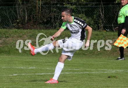 Fussball. Kaerntner Liga. Atus Ferlach gegen SV Feldkirchen.   Kevin Alfons Bretis  (Feldkirchen). Ferlach, 24.9.2022.
Foto: Kuess
---
pressefotos, pressefotografie, kuess, qs, qspictures, sport, bild, bilder, bilddatenbank