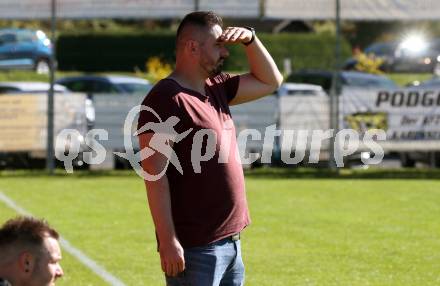 Fussball. 1. KLasse D. Sittersdorf gegen Rueckersdorf.  Trainer Peter Kaschnig  (Sittersdorf),.  Sittersdorf, am 2.10.2022. 
Foto: Kuess
---
pressefotos, pressefotografie, kuess, qs, qspictures, sport, bild, bilder, bilddatenbank