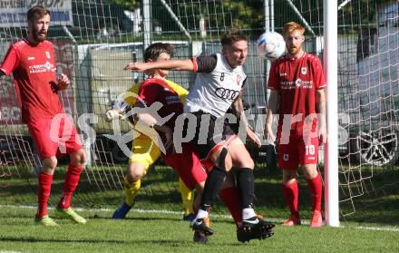 Fussball. 1. KLasse D. Sittersdorf gegen Rueckersdorf.  Christopher Hoesel  (Sittersdorf),  Maximilian Liesnig  (Rueckersdorf).  Sittersdorf, am 2.10.2022. 
Foto: Kuess
---
pressefotos, pressefotografie, kuess, qs, qspictures, sport, bild, bilder, bilddatenbank