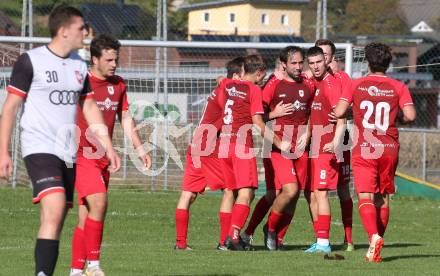 Fussball. 1. KLasse D. Sittersdorf gegen Rueckersdorf.  Torjubel David Writzl, Klemen Ofic  (Rueckersdorf).  Sittersdorf, am 2.10.2022. 
Foto: Kuess
---
pressefotos, pressefotografie, kuess, qs, qspictures, sport, bild, bilder, bilddatenbank