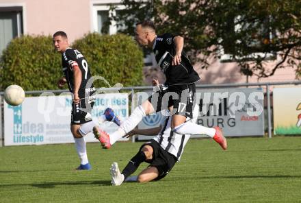 Fussball. Kaerntner Liga.  Bleiburg gegen ASK.  Mathias Robert Knauder  (Bleiburg),  Sinan Samardzic  (ASK).  Bleiburg,  am 2.10.2022. 
Foto: Kuess
---
pressefotos, pressefotografie, kuess, qs, qspictures, sport, bild, bilder, bilddatenbank