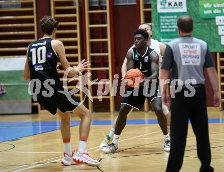 Basketball 2. Liga 2022/2023. Grunddurchgang 1. Runde.  KOS Celovec gegen  RAIDERS Tirol.   Tim Huber (KOS), Dennis Acheampong, Thomas Pirchner  (Tirol). Klagenfurt, am 8.10.2022.
Foto: Kuess
www.qspictures.net
---
pressefotos, pressefotografie, kuess, qs, qspictures, sport, bild, bilder, bilddatenbank