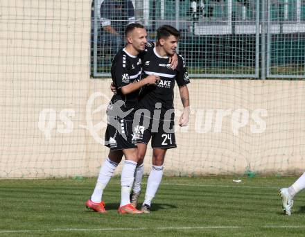 Fussball. Kaerntner Liga.  Bleiburg gegen ASK.   Torjubel Sinan Samardzic, Matic Ahacic  (ASK).  Bleiburg,  am 8.10.2022. 
Foto: Kuess
---
pressefotos, pressefotografie, kuess, qs, qspictures, sport, bild, bilder, bilddatenbank