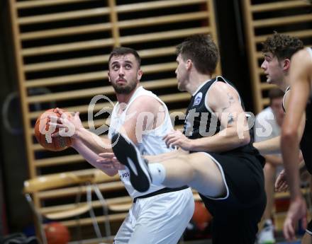 Basketball 2. Liga 2022/2023. Grunddurchgang 1. Runde.  KOS Celovec gegen  RAIDERS Tirol.   Andi Shehu (KOS),  Leart Perani (Tirol). Klagenfurt, am 8.10.2022.
Foto: Kuess
www.qspictures.net
---
pressefotos, pressefotografie, kuess, qs, qspictures, sport, bild, bilder, bilddatenbank