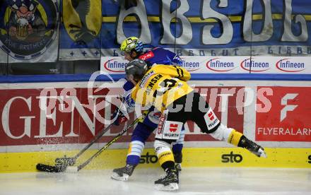 EBEL. Eishockey Bundesliga. VSV gegen HC Pustertal Woelfe.  Felix Maxa,  (VSV),  Morten Metz Jensen (Pustertal). Villach, am 14.10.2022.
Foto: Kuess
www.qspictures.net
---
pressefotos, pressefotografie, kuess, qs, qspictures, sport, bild, bilder, bilddatenbank