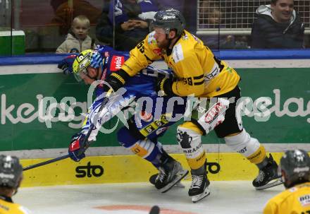 EBEL. Eishockey Bundesliga. VSV gegen HC Pustertal Woelfe.  Blaz Tomazevic, (VSV),   Daniel Glira  (Pustertal). Villach, am 14.10.2022.
Foto: Kuess
www.qspictures.net
---
pressefotos, pressefotografie, kuess, qs, qspictures, sport, bild, bilder, bilddatenbank