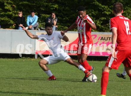 Fussball. Kaerntner Liga.  KAC gegen Atus Ferlach.  Sandro Jose Da Silva  (KAC),  Nemanja Veselinovic  (Ferlach).  Klagenfurt,  am 15.10.2022. 
Foto: Kuess
---
pressefotos, pressefotografie, kuess, qs, qspictures, sport, bild, bilder, bilddatenbank