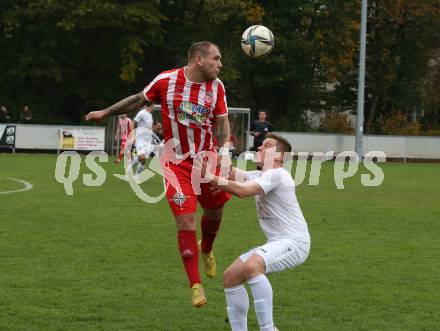 Fussball. Kaerntner Liga.  KAC gegen Atus Ferlach.  Andreas Bernhard Schritliser  (KAC),    Florian Verdel (Ferlach).  Klagenfurt,  am 15.10.2022. 
Foto: Kuess
---
pressefotos, pressefotografie, kuess, qs, qspictures, sport, bild, bilder, bilddatenbank