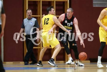 Basketball 2. Liga 2022/2023. Grunddurchgang 2. Runde.  Woerthersee Piraten gegen  Mattersburg Rocks.  Jan-Arne Apschner  (Piraten),  Corey Hallett (Mattersburg). Klagenfurt, am 15.10.2022.
Foto: Kuess
www.qspictures.net
---
pressefotos, pressefotografie, kuess, qs, qspictures, sport, bild, bilder, bilddatenbank