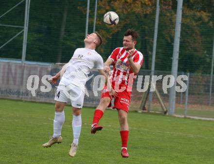 Fussball. Kaerntner Liga.  KAC gegen Atus Ferlach.  Ingo Mailaender   (KAC),  Florian Verdel  (Ferlach).  Klagenfurt,  am 15.10.2022. 
Foto: Kuess
---
pressefotos, pressefotografie, kuess, qs, qspictures, sport, bild, bilder, bilddatenbank