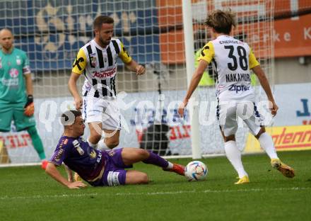 Fussball Bundesliga. SK Austria Klagenfurt gegen LASK  Sinan Karweina (Klagenfurt),  Rene Renner (LASK). Klagenfurt, am 15.10.2022.
Foto: Kuess
---
pressefotos, pressefotografie, kuess, qs, qspictures, sport, bild, bilder, bilddatenbank