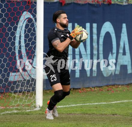 Fussball. Kaerntner Liga.  KAC gegen Atus Ferlach.  Florian Heindl  (Ferlach).  Klagenfurt,  am 15.10.2022. 
Foto: Kuess
---
pressefotos, pressefotografie, kuess, qs, qspictures, sport, bild, bilder, bilddatenbank