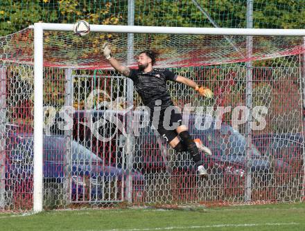 Fussball. Kaerntner Liga.  KAC gegen Atus Ferlach.   Florian Heindl  (Ferlach).  Klagenfurt,  am 15.10.2022. 
Foto: Kuess
---
pressefotos, pressefotografie, kuess, qs, qspictures, sport, bild, bilder, bilddatenbank