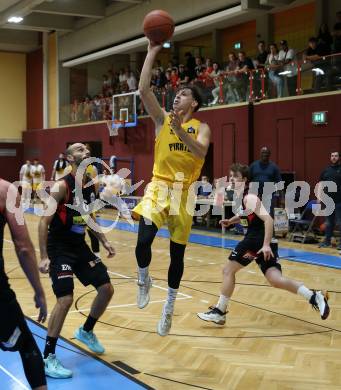 Basketball 2. Liga 2022/2023. Grunddurchgang 2. Runde.  Woerthersee Piraten gegen  Mattersburg Rocks.  Felix Leindecker  (Piraten),  Dominik Alturban (Mattersburg). Klagenfurt, am 15.10.2022.
Foto: Kuess
www.qspictures.net
---
pressefotos, pressefotografie, kuess, qs, qspictures, sport, bild, bilder, bilddatenbank