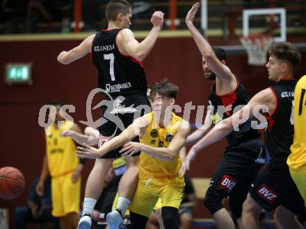 Basketball 2. Liga 2022/2023. Grunddurchgang 2. Runde.  Woerthersee Piraten gegen  Mattersburg Rocks.   Felix Leindecker (Piraten),  Marc Toth, Tobias Winkler (Mattersburg). Klagenfurt, am 15.10.2022.
Foto: Kuess
www.qspictures.net
---
pressefotos, pressefotografie, kuess, qs, qspictures, sport, bild, bilder, bilddatenbank