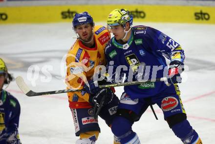 EBEL. Eishockey Bundesliga. EC VSV gegen Migross Supermercati Asiago Hockey. Nicolas Rivett-Mattinen,   (VSV),  Gregorio Gios  (Asiago). Villach, am 18.10.2022.
Foto: Kuess
www.qspictures.net
---
pressefotos, pressefotografie, kuess, qs, qspictures, sport, bild, bilder, bilddatenbank