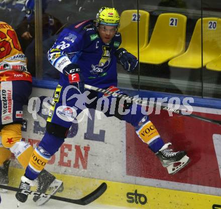 EBEL. Eishockey Bundesliga. EC VSV gegen Migross Supermercati Asiago Hockey.  Derek Joslin (VSV). Villach, am 18.10.2022.
Foto: Kuess
www.qspictures.net
---
pressefotos, pressefotografie, kuess, qs, qspictures, sport, bild, bilder, bilddatenbank