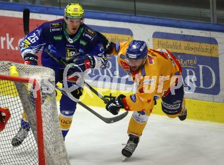 EBEL. Eishockey Bundesliga. EC VSV gegen Migross Supermercati Asiago Hockey.  Dominik Grafenthin,  (VSV),  Gregorio Gios  (Asiago). Villach, am 18.10.2022.
Foto: Kuess
www.qspictures.net
---
pressefotos, pressefotografie, kuess, qs, qspictures, sport, bild, bilder, bilddatenbank