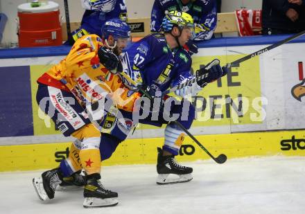 EBEL. Eishockey Bundesliga. EC VSV gegen Migross Supermercati Asiago Hockey.  Simon Despres, (VSV),   Luke Moncada   (Asiago). Villach, am 18.10.2022.
Foto: Kuess
www.qspictures.net
---
pressefotos, pressefotografie, kuess, qs, qspictures, sport, bild, bilder, bilddatenbank